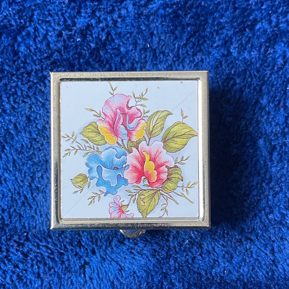 Textured golden Square Compact pill box